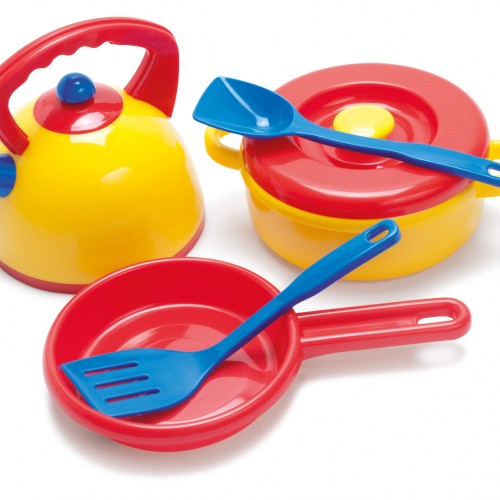 Dish set with kettle