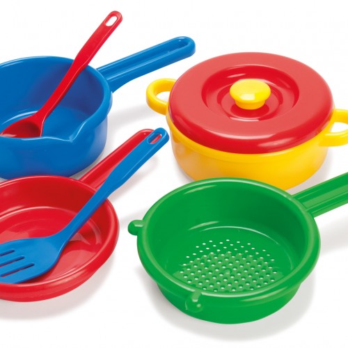 A set of dishes for cooking